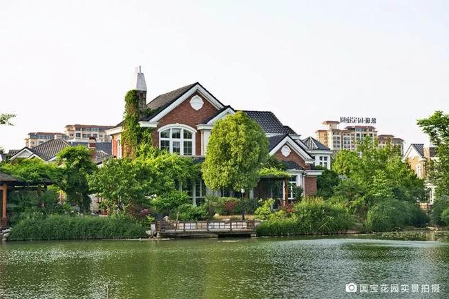 生涯在有湖的处所，是对人生的浪漫私藏